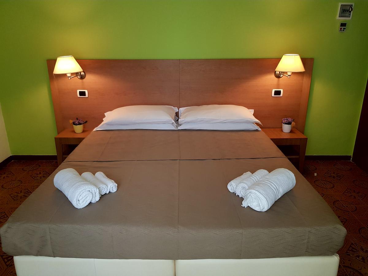 רימיני Hotel Bologna מראה חיצוני תמונה