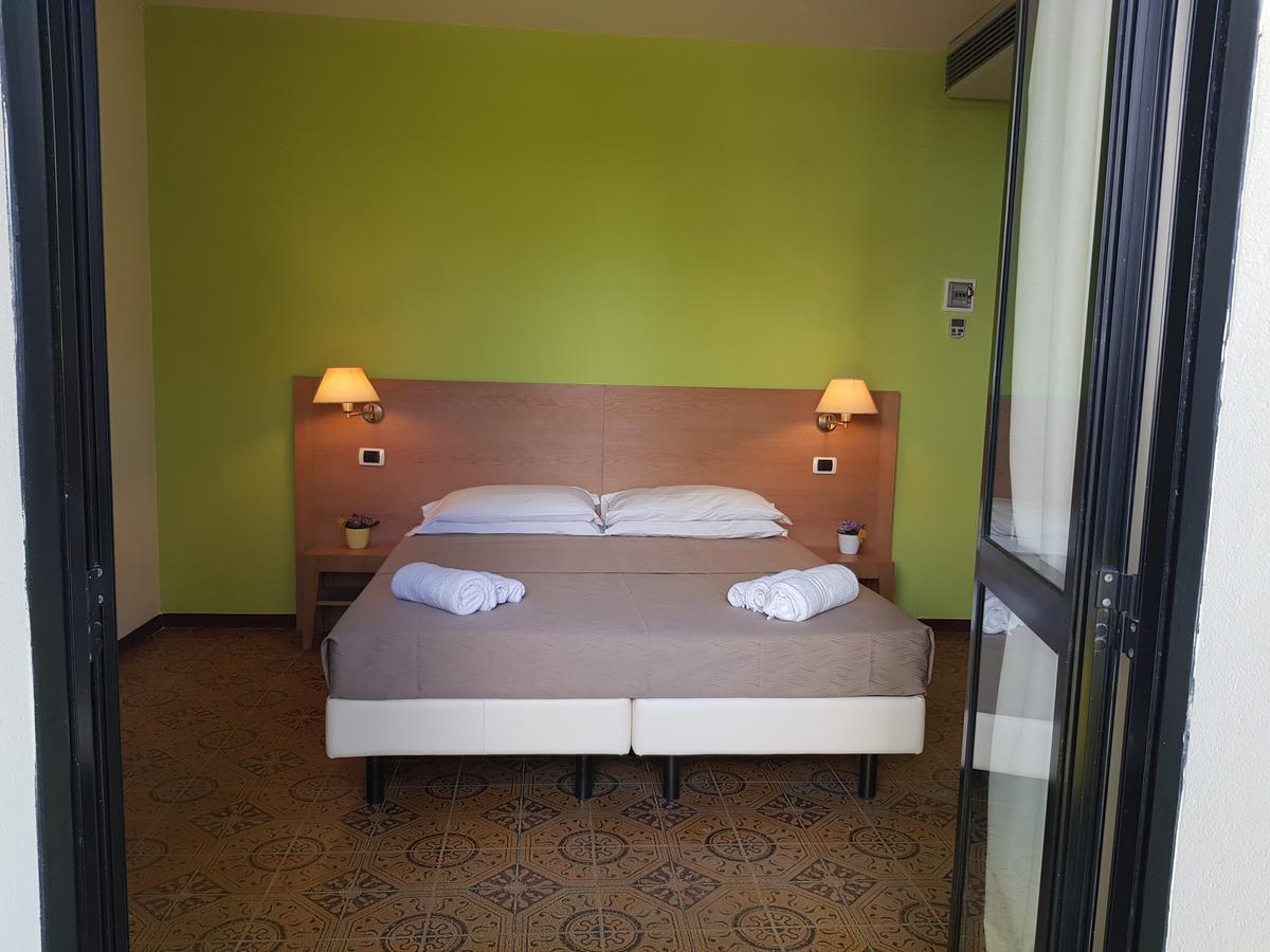 רימיני Hotel Bologna מראה חיצוני תמונה
